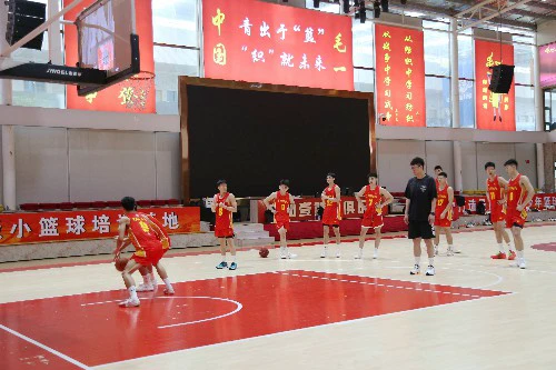 篮球老将如何通过瑜伽提升柔韧性_1